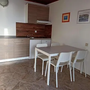 Bruno , Njivice Kroatien