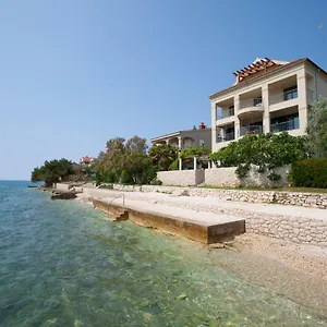Cinthija , Bibinje Kroatien